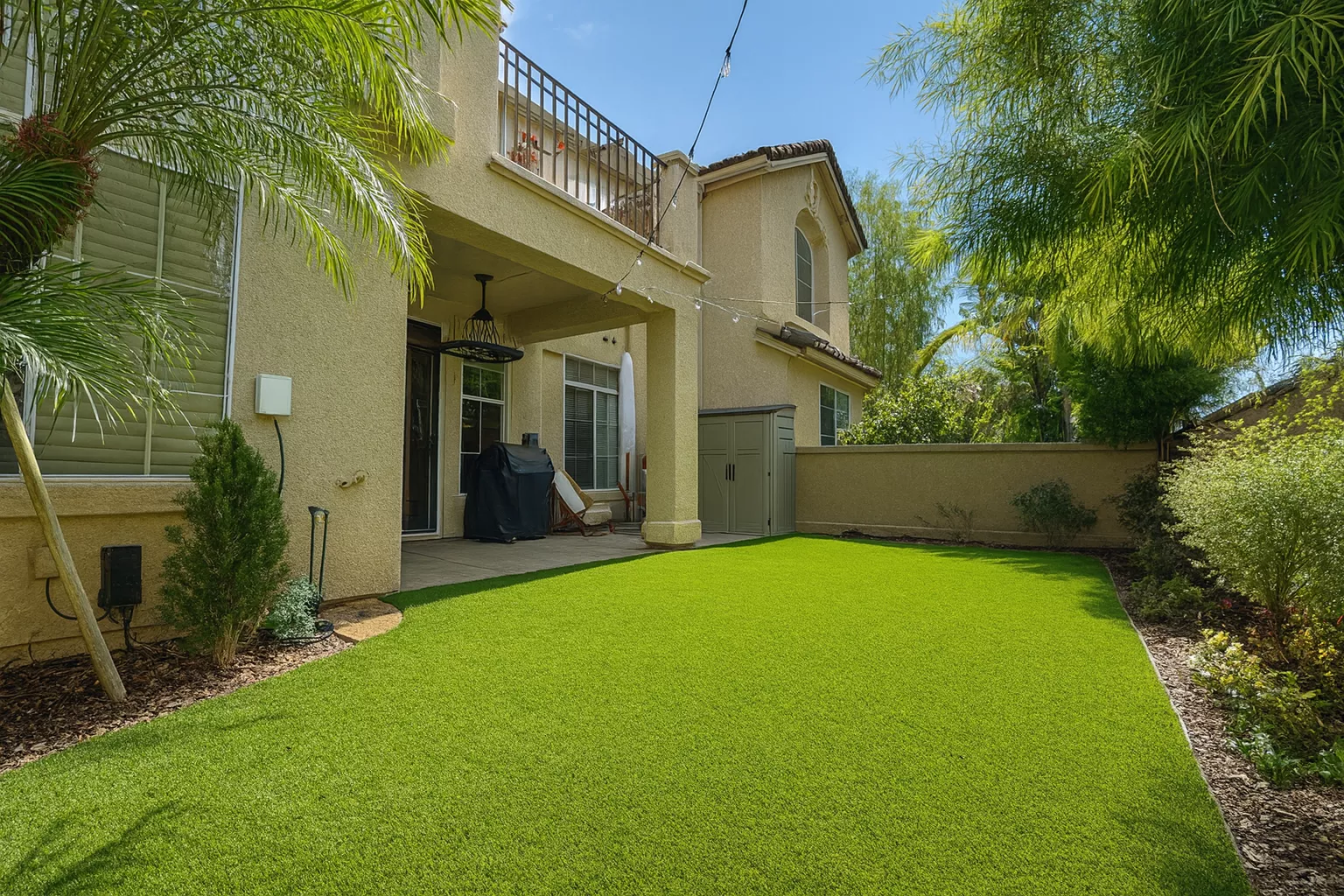 Small yard artificial turf