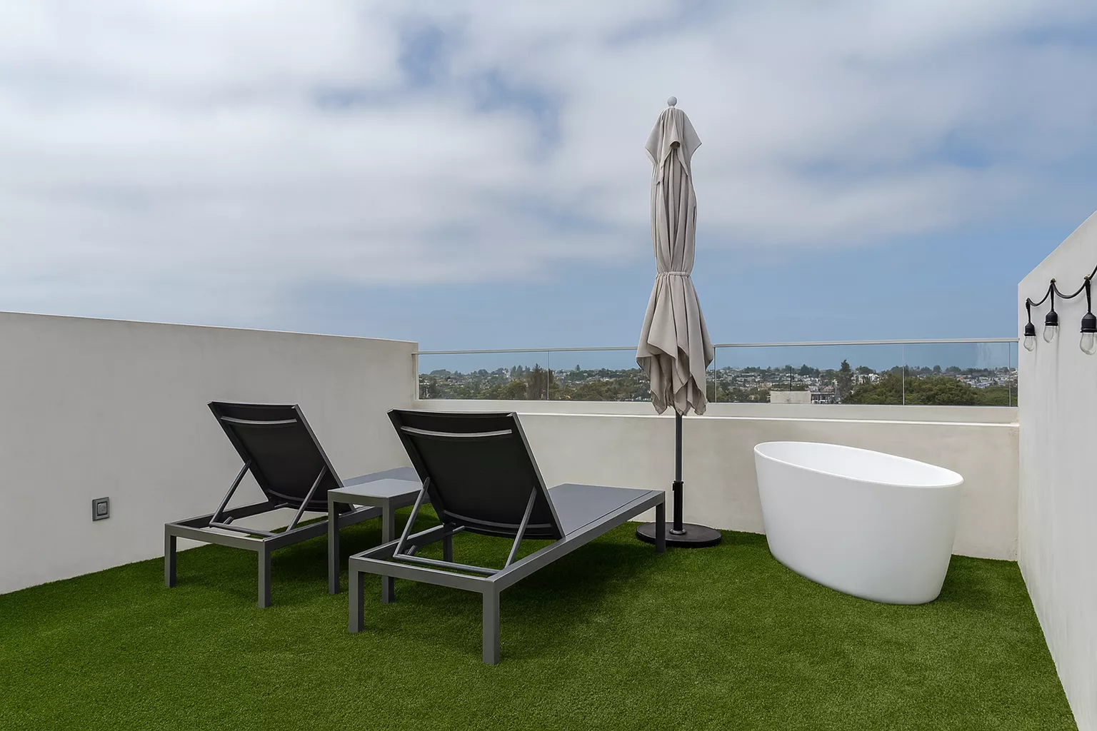 Rooftop turf Culver City hangout