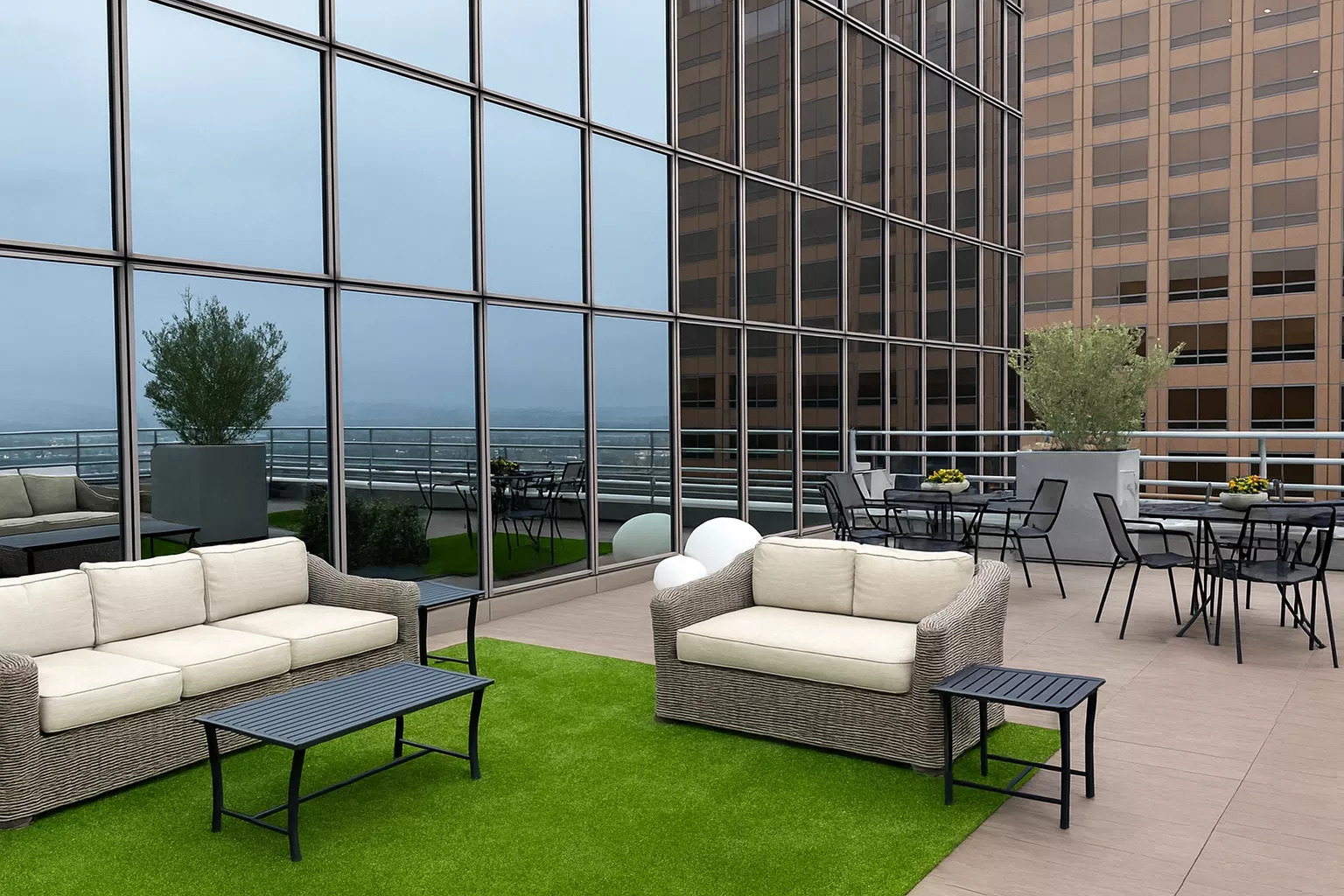 Easy upkeep on rooftop turf