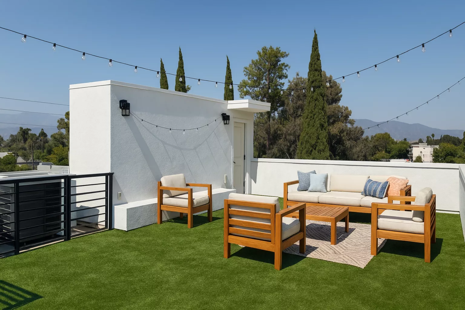Comfortable rooftop turf surface