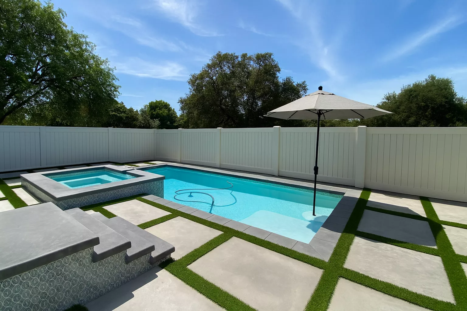 Striped turf design in Pasadena
